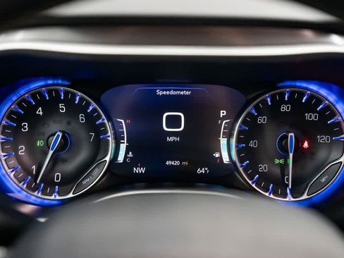Used 2025 Chrysler Pacifica Select FWD image 18