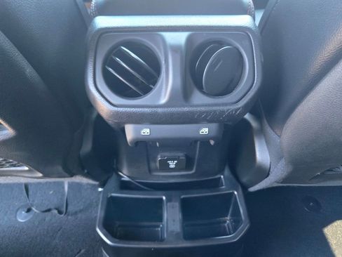 Used 2018 Jeep Wrangler Unlimited Rubicon w/ Dual Top Group AWD/4WD image 11