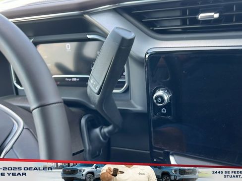 New 2025 GMC Sierra 2500 Denali w/ Denali Reserve Package image 9