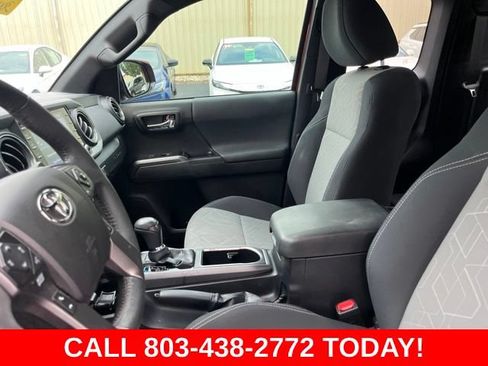 Used 2022 Toyota Tacoma TRD Sport w/ TRD Premium Sport Package AWD/4WD image 9