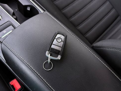 Used 2019 Ford Fusion SE FWD image 36