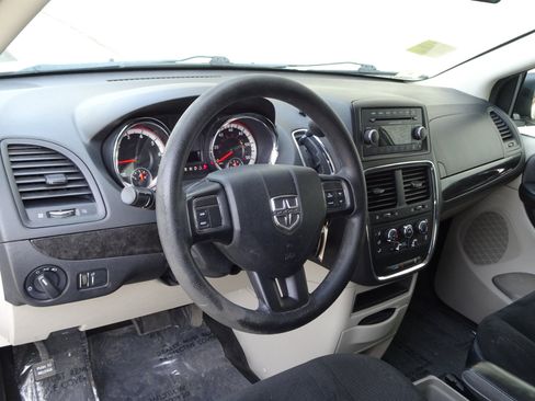 Used 2016 Dodge Grand Caravan SE w/ Quick Order Package 29E SE image 9