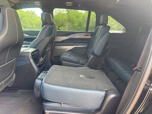 Used 2025 Cadillac Escalade IQ Luxury 2 w/ LPO, Premium Carpet Package AWD/4WD image 14