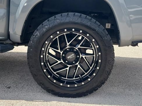 Used 2020 Toyota Tacoma TRD Sport RWD image 8