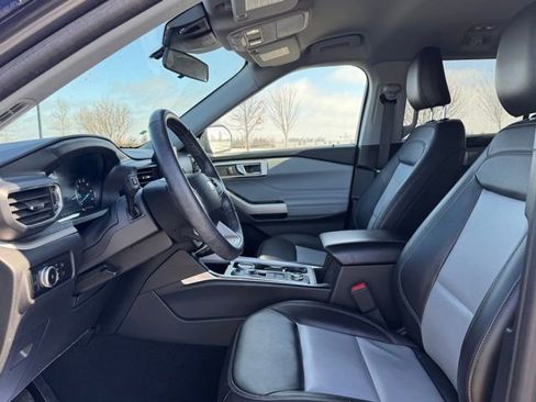 Used 2023 Ford Explorer XLT w/ Equipment Group 202A image 7