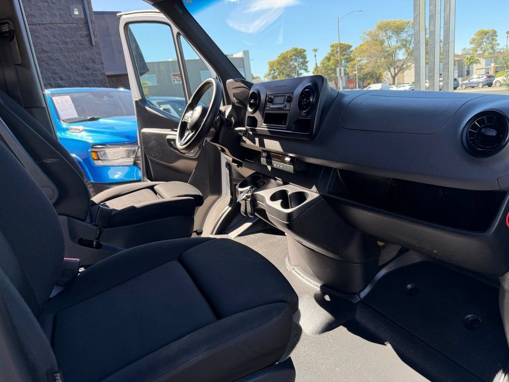 Used 2019 Mercedes-Benz Sprinter 144 image 44