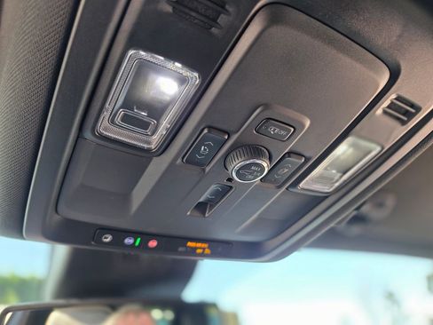 Used 2025 Chevrolet Suburban Premier image 35