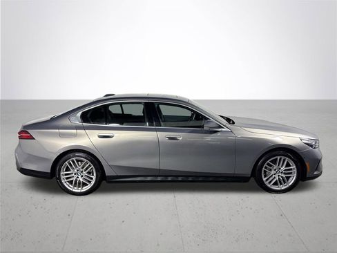 Used 2024 BMW 530i xDrive w/ Premium Package image 5