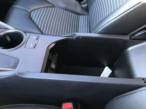 Used 2023 Toyota Camry SE image 13