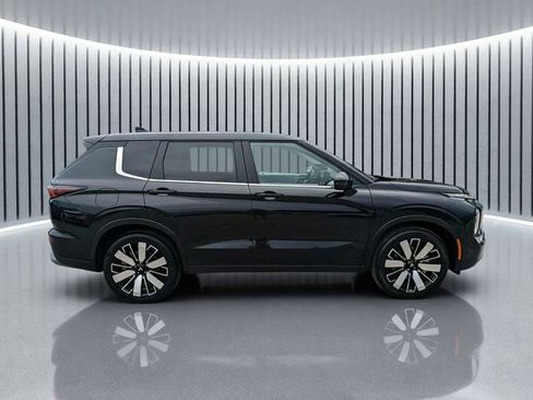 New 2026 Mitsubishi Outlander SE FWD image 3