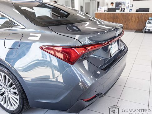 Used 2019 Toyota Avalon Limited w/ Advanced Safety Package FWD image 12