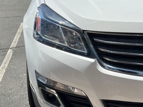 Used 2017 Chevrolet Traverse LT image 14