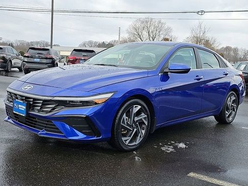 Used 2024 Hyundai Elantra SEL w/ Convenience Package image 3