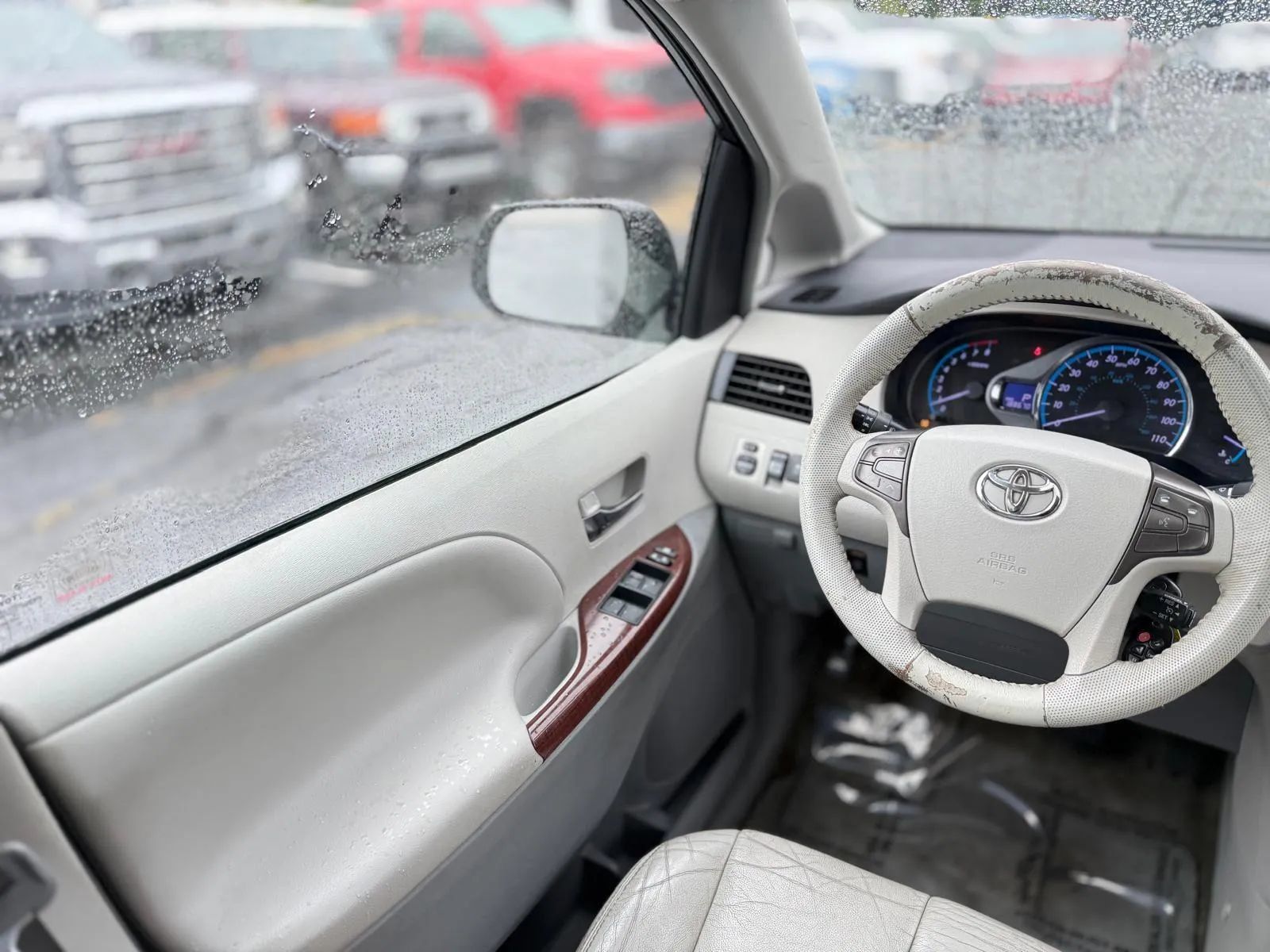 Used 2011 Toyota Sienna XLE w/ Entertainment Pkg FWD image 23