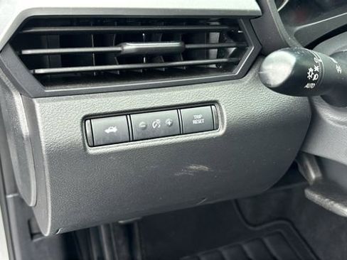 Used 2025 Nissan Altima 2.5 SV FWD image 13