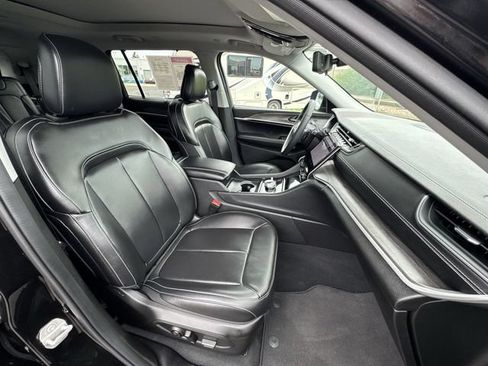 Used 2024 Jeep Grand Cherokee L Limited w/ Luxury Tech Group II AWD/4WD image 29