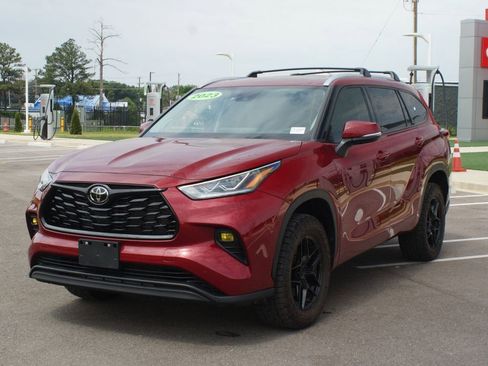 Used 2023 Toyota Highlander Limited FWD image 24