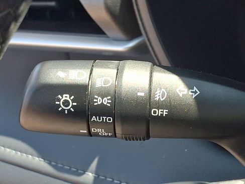 Used 2024 Toyota Highlander LE AWD/4WD image 26