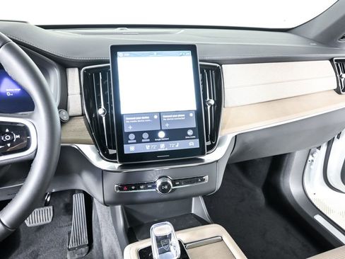 New 2026 Volvo XC90 T8 Ultra w/ Protection Package Premier AWD/4WD image 13