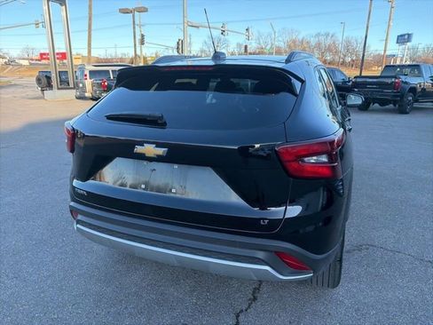 Used 2025 Chevrolet Trax LT w/ LT Convenience Package image 15