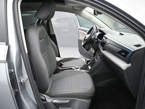 Used 2023 Volkswagen Taos SE w/ Panoramic Sunroof Package image 17