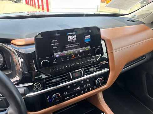 Used 2023 Nissan Pathfinder Platinum w/ Cargo Package AWD/4WD image 17