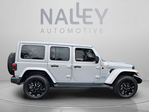 Used 2022 Jeep Wrangler Unlimited Sahara w/ Cold Weather Group AWD/4WD image 6