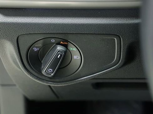 Used 2022 Volkswagen Atlas Cross Sport SEL image 28