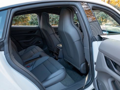 Used 2022 Porsche Taycan image 38