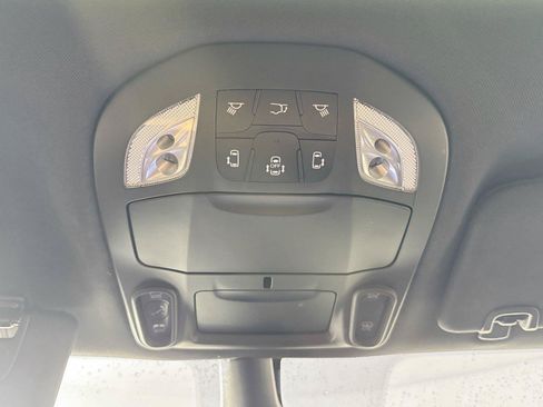 Used 2025 Chrysler Pacifica Limited FWD image 24