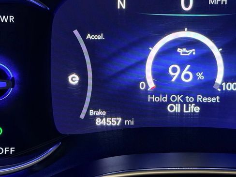Used 2023 Chrysler Pacifica Limited FWD image 16