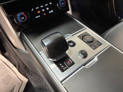 Used 2023 Land Rover Range Rover SV AWD/4WD image 15