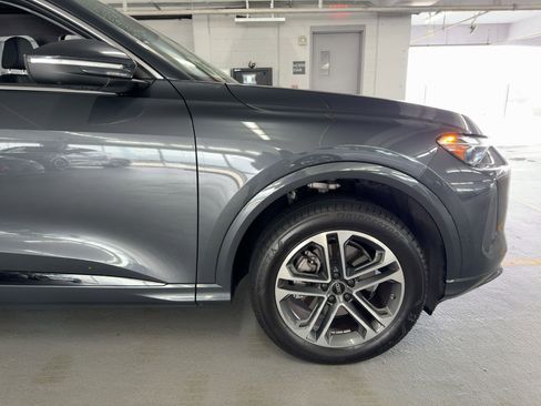 Used 2025 Audi Q5 Premium w/ Convenience Package image 12