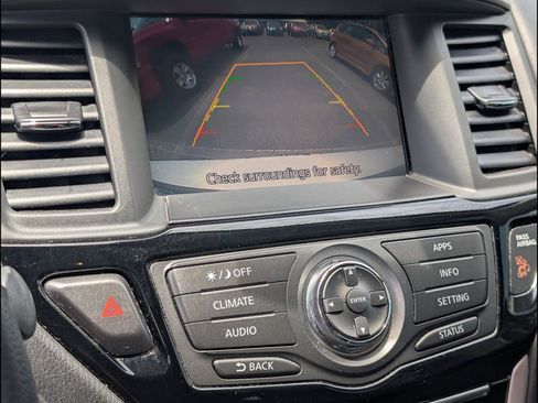 Used 2018 Nissan Pathfinder S FWD image 12