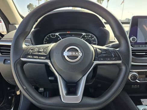 Used 2024 Nissan Altima 2.5 SV image 22
