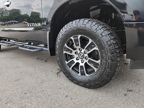 Used 2021 Nissan Titan SV w/ Accessory Utility Package AWD/4WD image 3