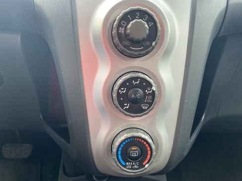 Used 2008 Toyota Yaris 2-Door Hatchback image 25