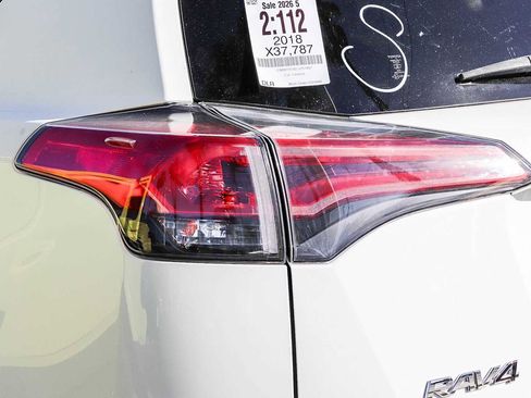 Used 2018 Toyota RAV4 XLE image 6