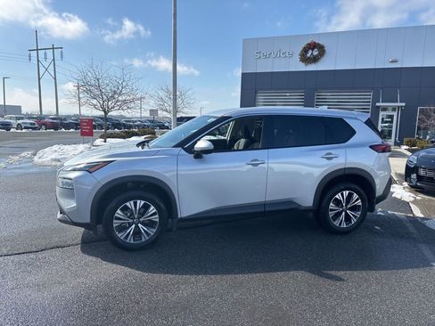 Used 2021 Nissan Rogue SV image 4