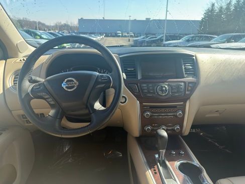 Used 2017 Nissan Pathfinder Platinum w/ Cargo Package image 16