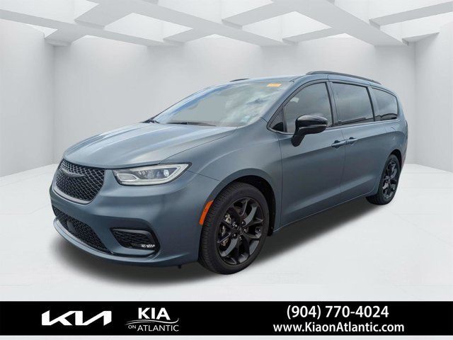 Used 2024 Chrysler Pacifica Limited w/ S Appearance Package FWD image 7