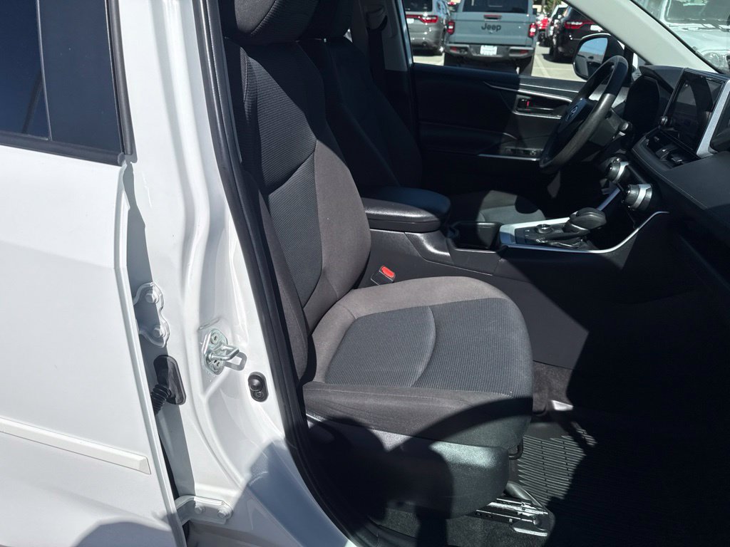 Used 2023 Toyota RAV4 LE AWD/4WD image 24
