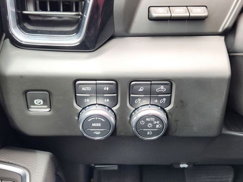 Used 2025 GMC Sierra 1500 Denali w/ Technology Package AWD/4WD image 18