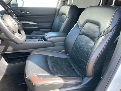 Certified 2023 Nissan Pathfinder Platinum AWD/4WD image 6