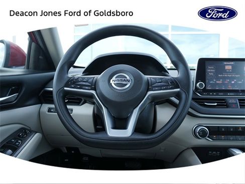 Used 2022 Nissan Altima 2.5 SV image 19