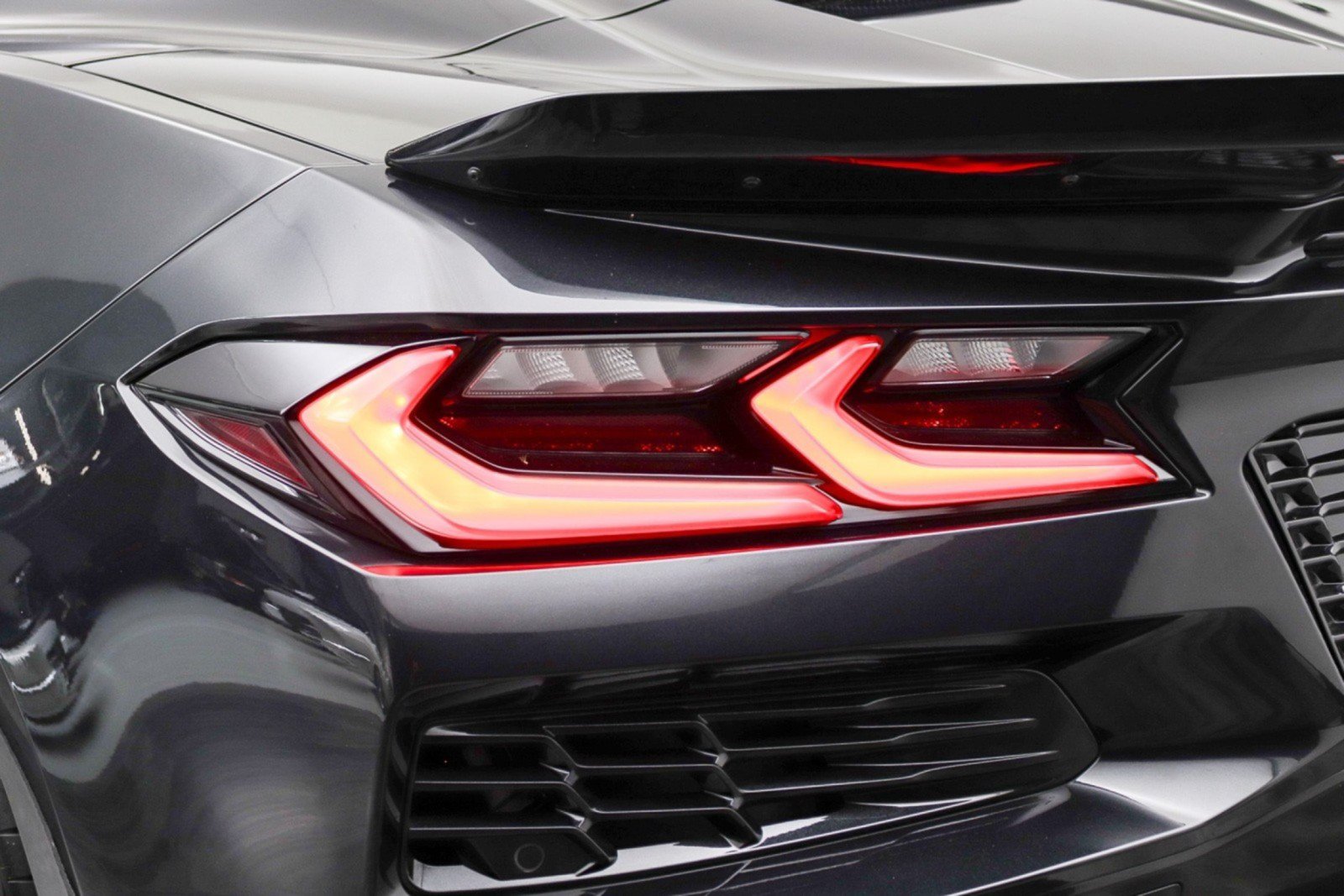Used 2024 Chevrolet Corvette Z06 RWD image 19
