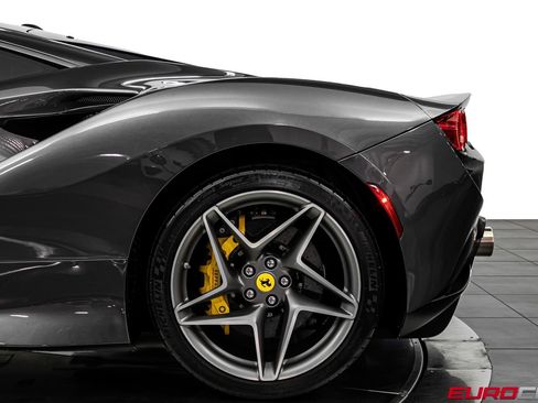 Used 2021 Ferrari F8 Tributo RWD image 18