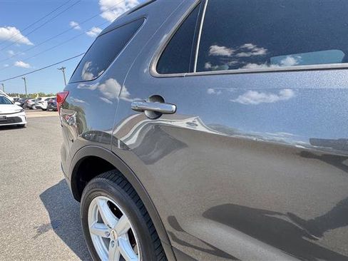 Used 2016 Ford Explorer XLT w/ Equipment Group 202A image 24