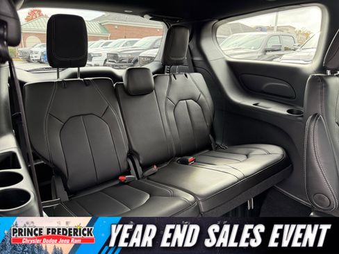 New 2026 Chrysler Pacifica Select image 14