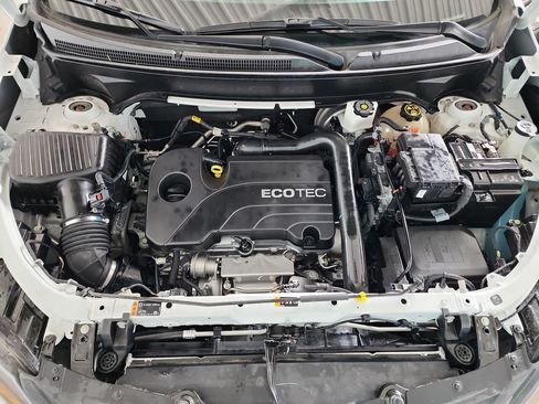 Used 2021 Chevrolet Equinox LS FWD image 41